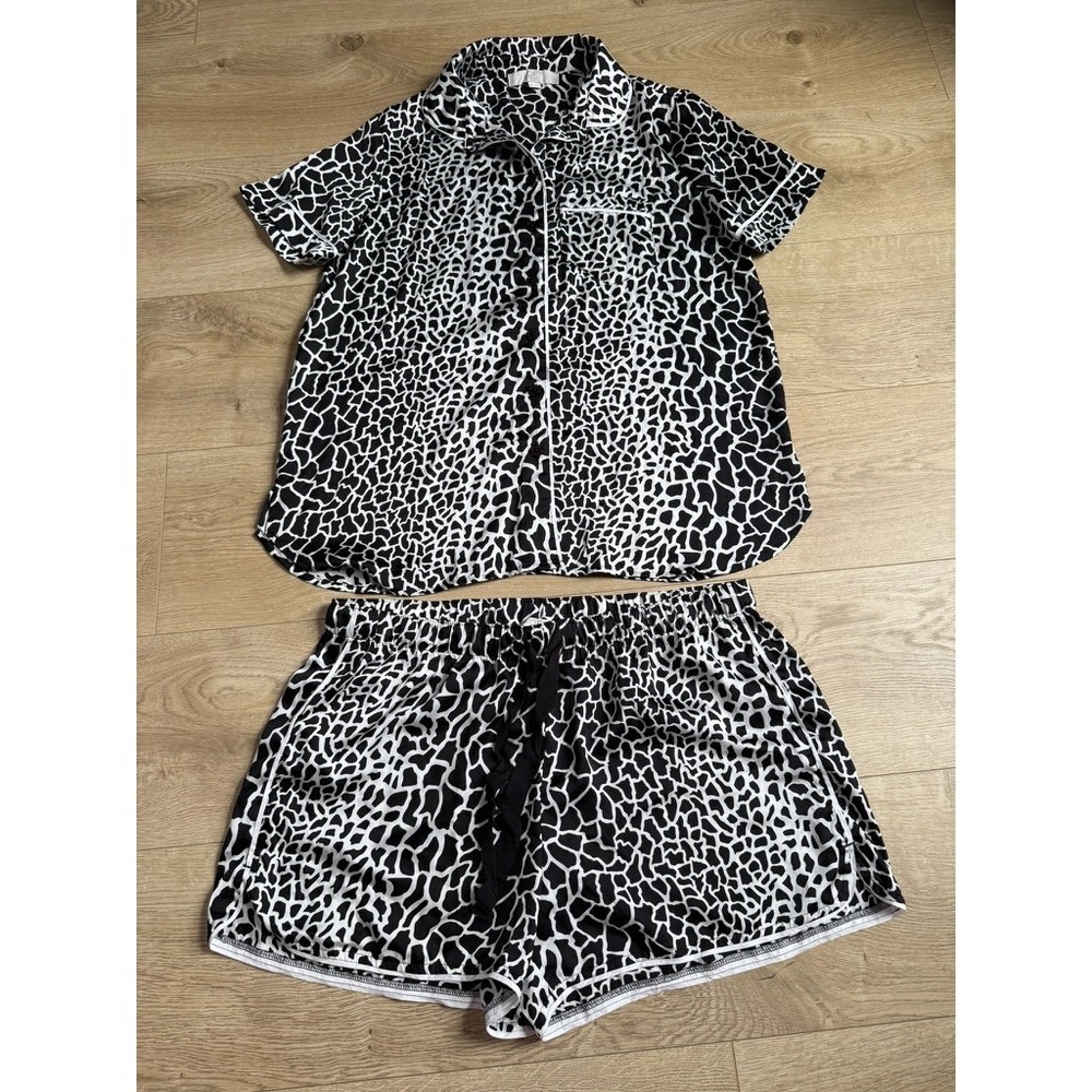 NWOT Womens Loft black white leopard print satin button up shorts pajamas MP SP